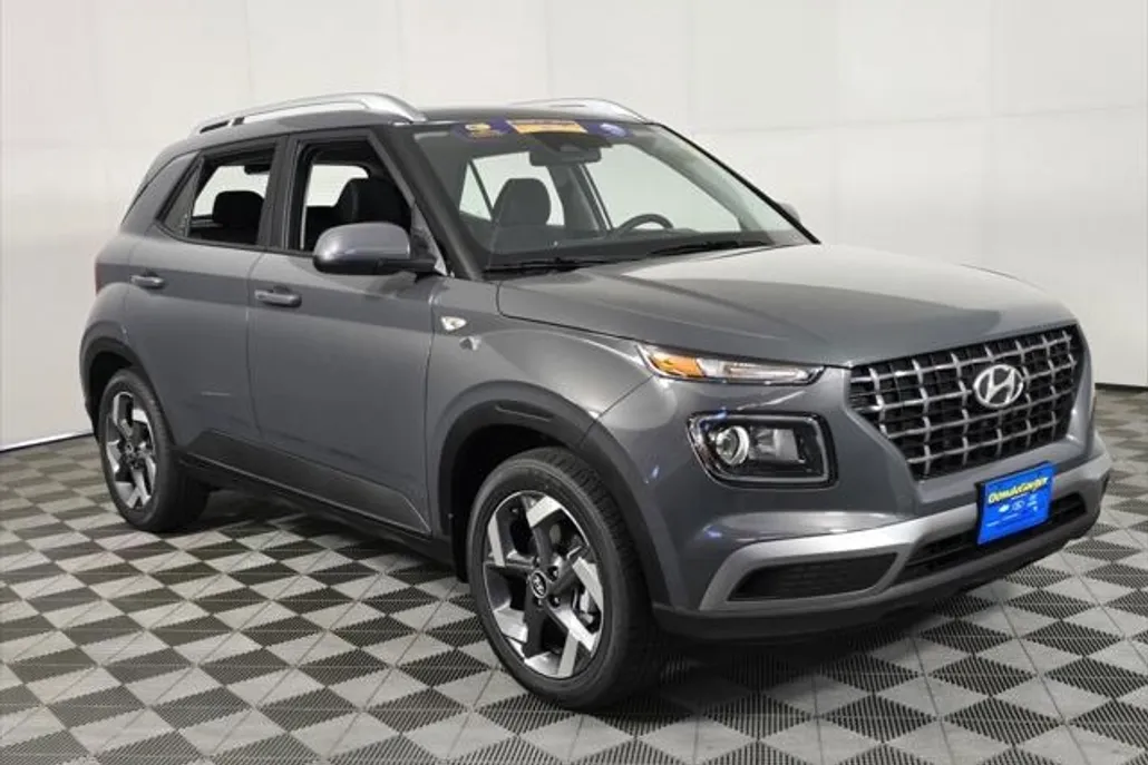 2025 Hyundai Venue SEL photo 1