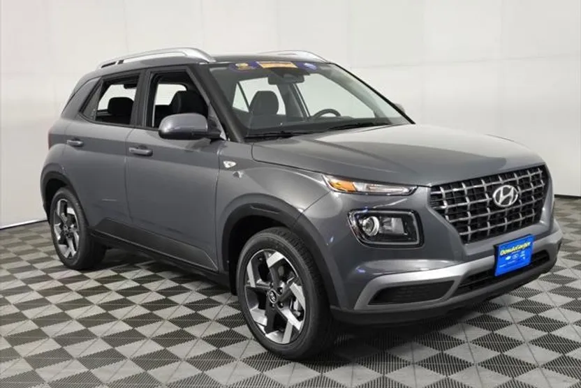 2025 Hyundai Venue SEL photo 1