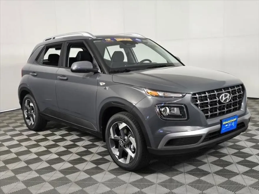 2025 Hyundai Venue SEL photo 1