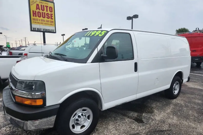 2015 Chevrolet Express 3500 Cargo Van photo 1