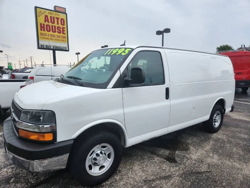 2015 Chevrolet Express 3500 Cargo Van photo 1