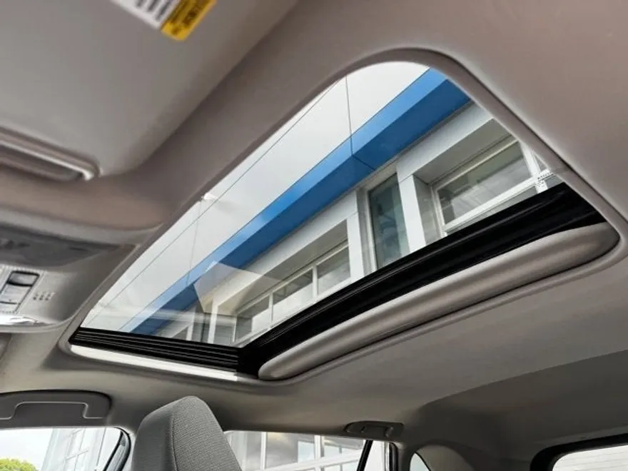 2020 Toyota RAV4 Hybrid XLE photo 1