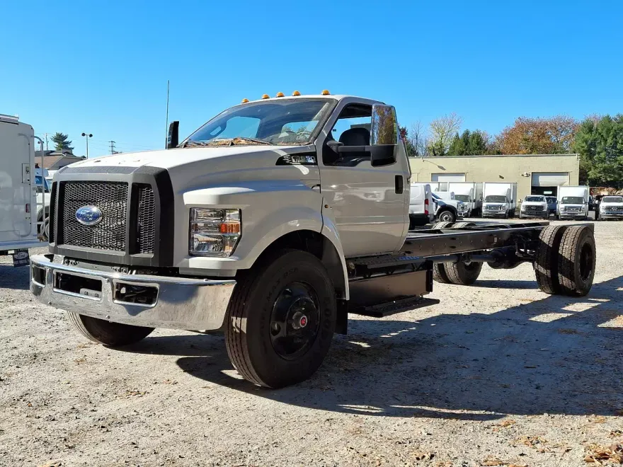 2025 Ford F-650 Base photo 1