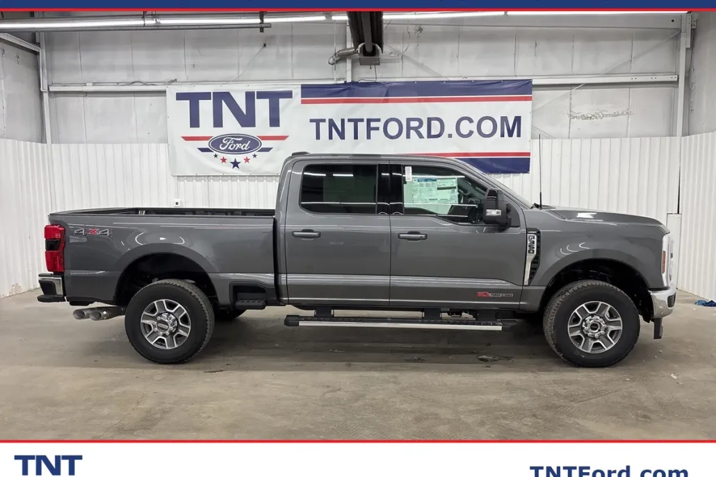 2025 Ford F-350 Lariat photo 1