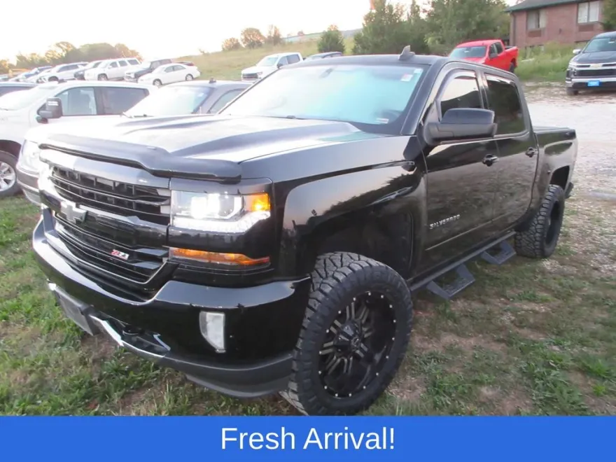 2017 Chevrolet Silverado 1500 LT photo 1