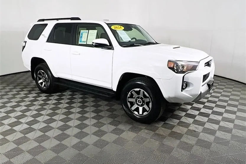 2024 Toyota 4Runner TRD Off-Road Premium photo 1
