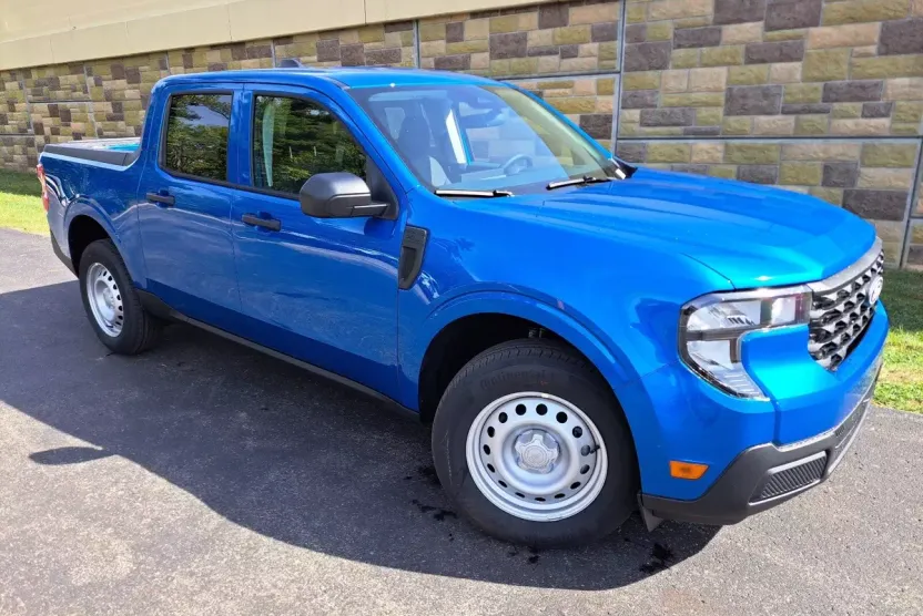 2025 Ford Maverick XL photo 1