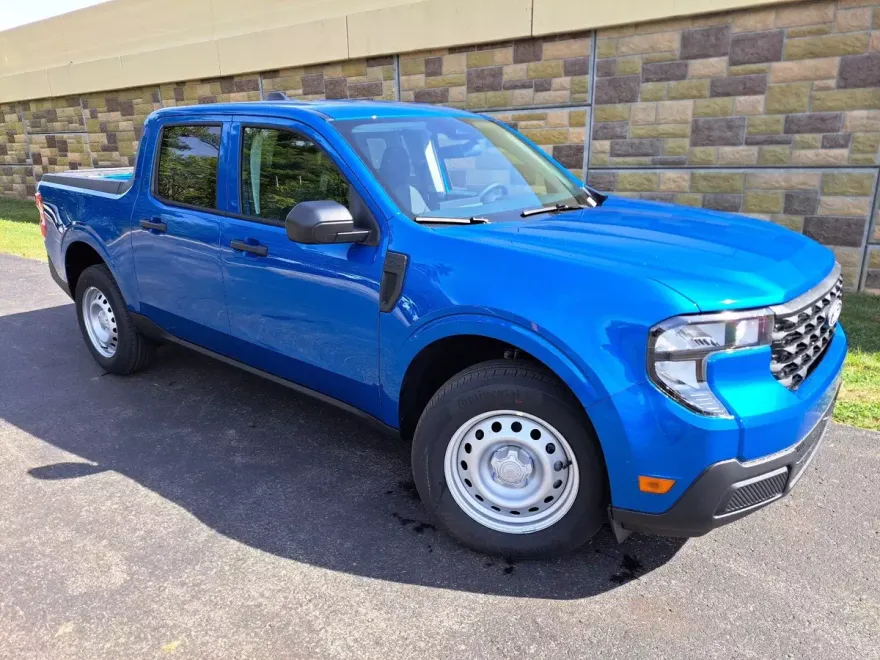 2025 Ford Maverick XL photo 1