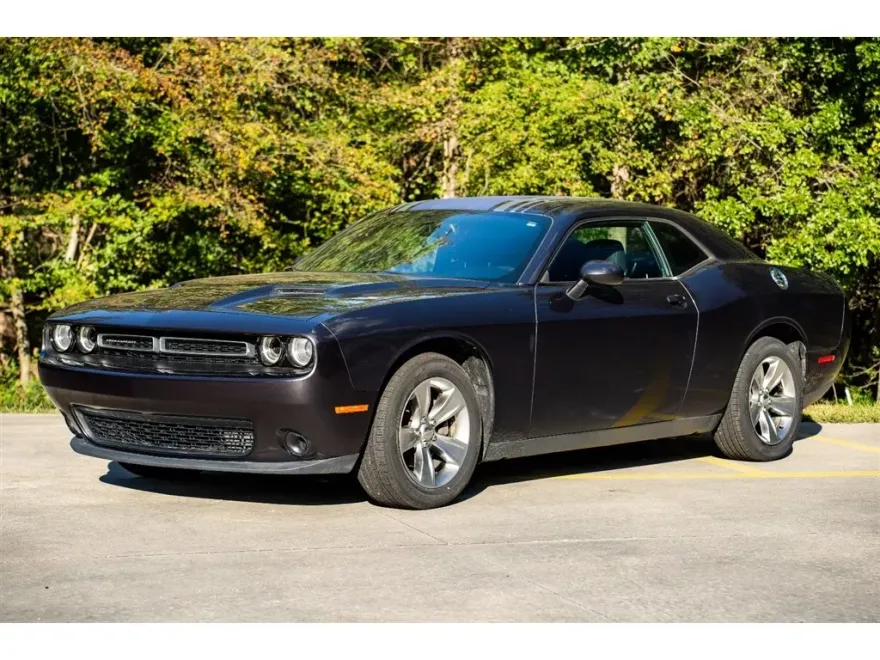 2016 Dodge Challenger SXT photo 1