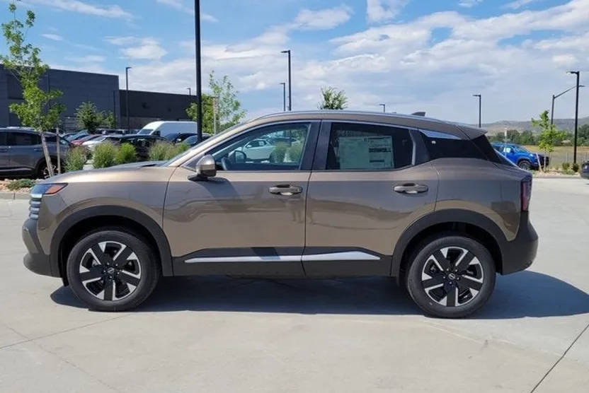 2025 Nissan Kicks SV photo 1