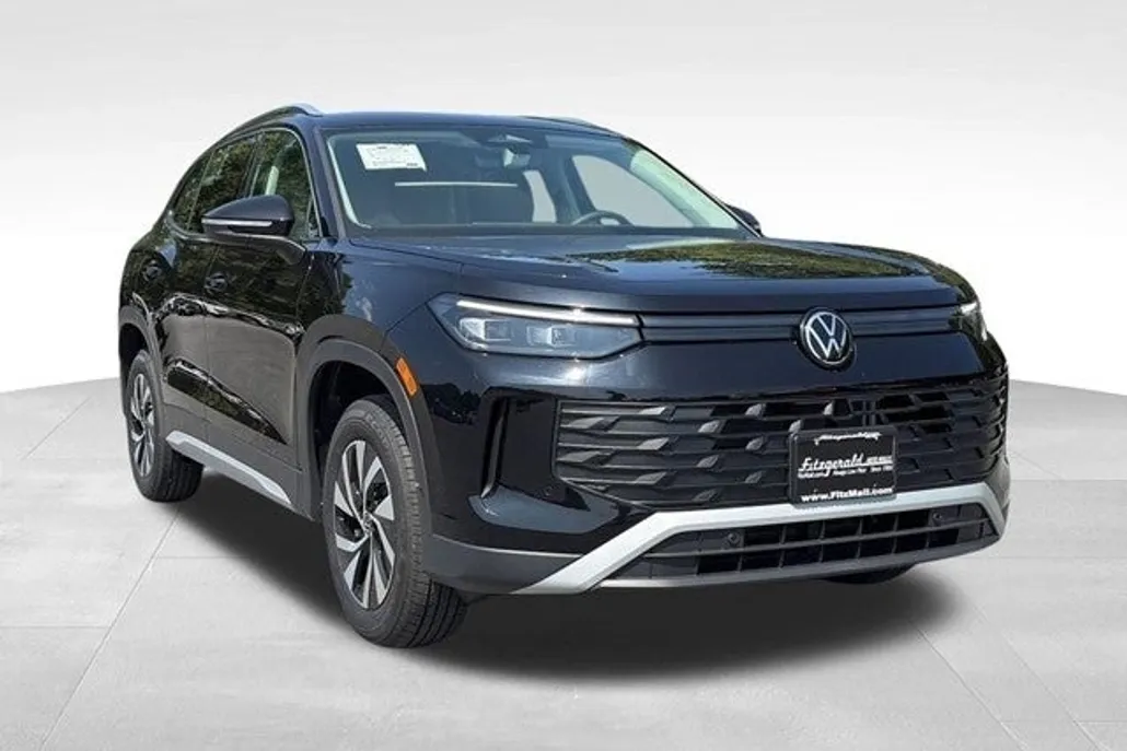2025 Volkswagen Tiguan S photo 1