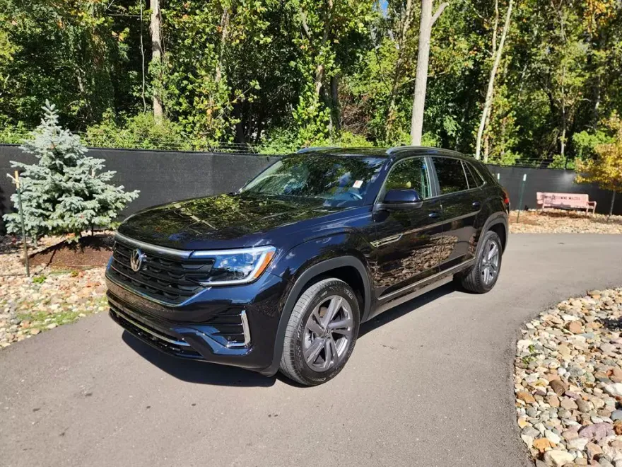 2024 Volkswagen Atlas Cross Sport SEL R-Line photo 1