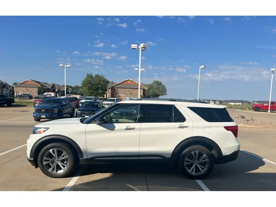 2020 Ford Explorer Platinum photo 1