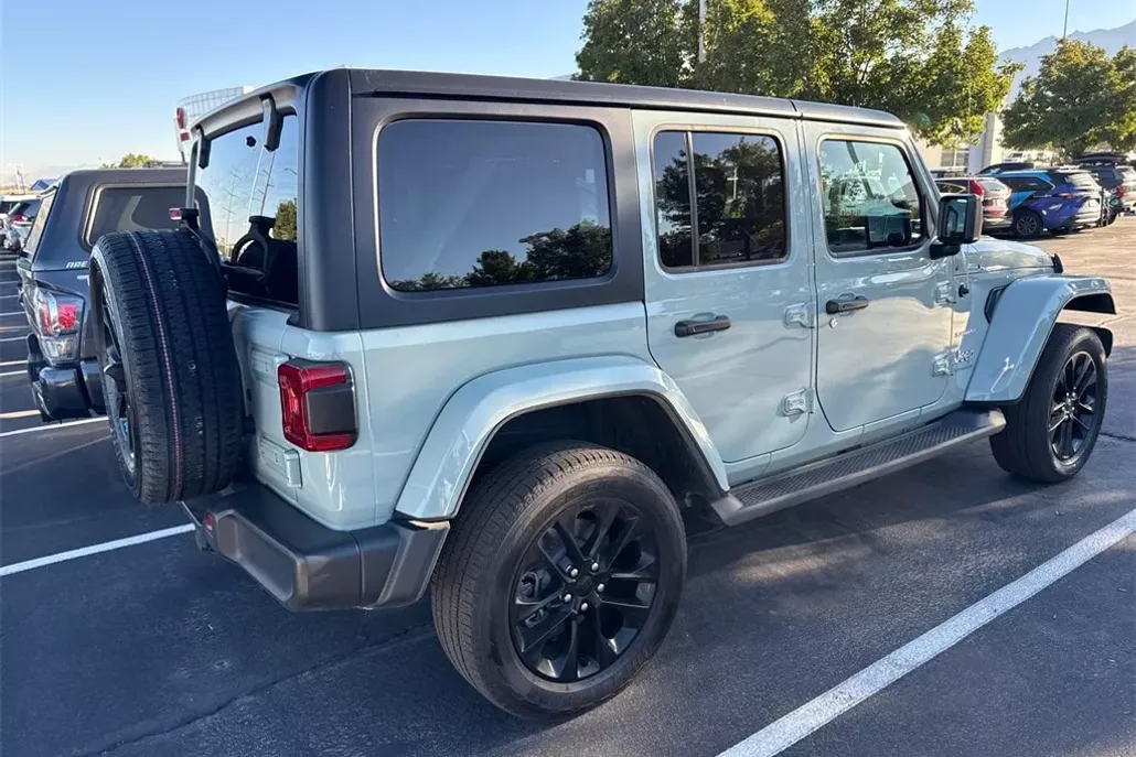 2023 Jeep Wrangler 4xe Sahara photo 1