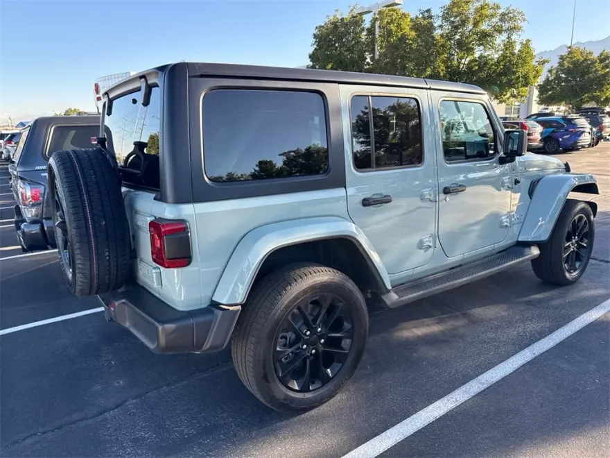 2023 Jeep Wrangler 4xe Sahara photo 1
