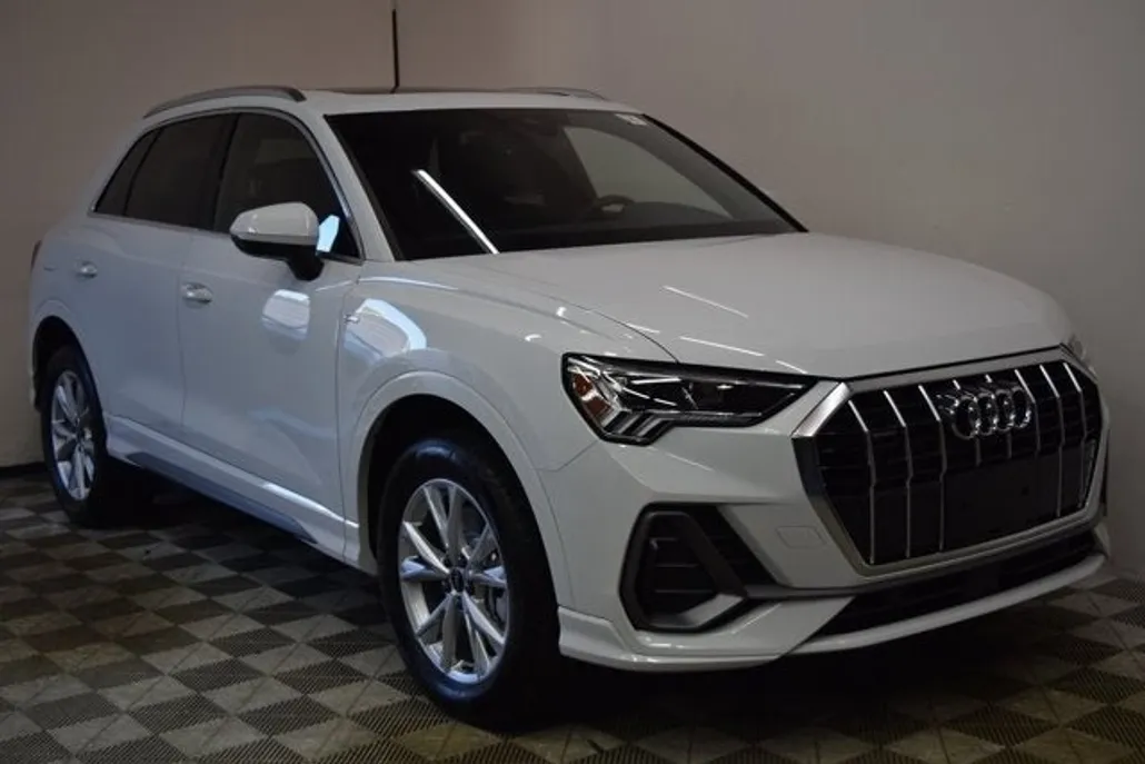 2025 Audi Q3 S line Premium Plus photo 1