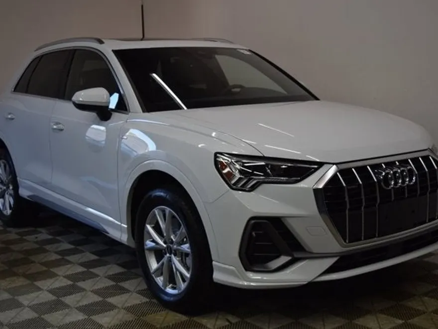 2025 Audi Q3 S line Premium Plus photo 1