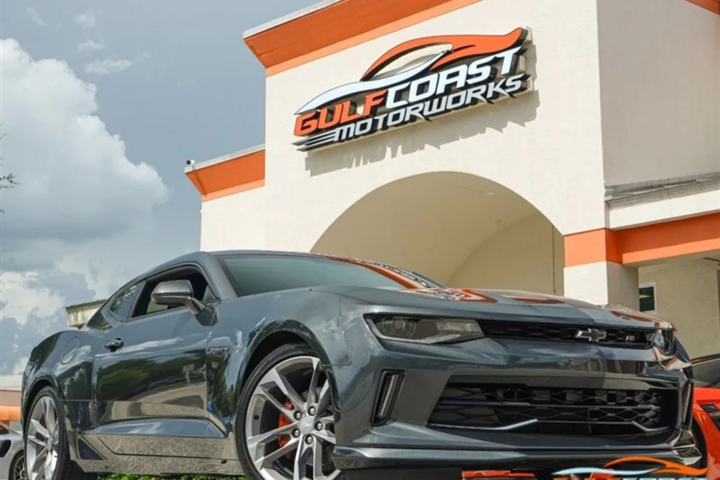 2017 Chevrolet Camaro photo 1
