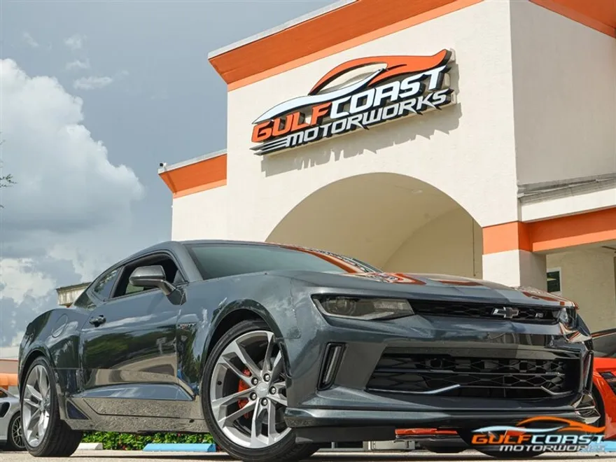 2017 Chevrolet Camaro photo 1