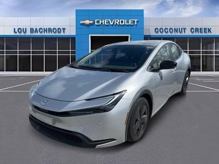 2024 Toyota Prius LE photo 1
