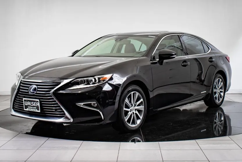 2016 Lexus ES 300h photo 1