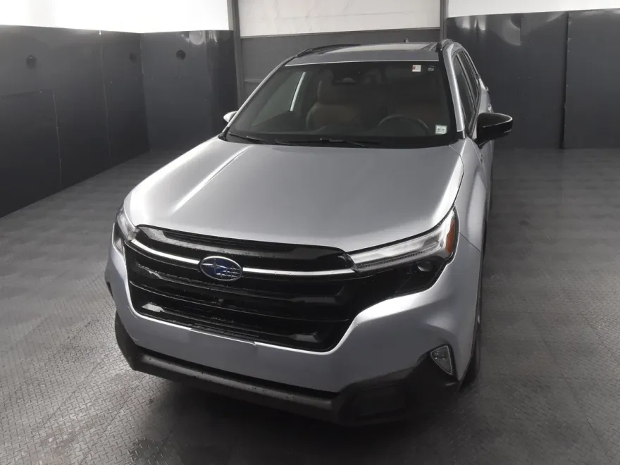 2025 Subaru Forester Touring photo 1