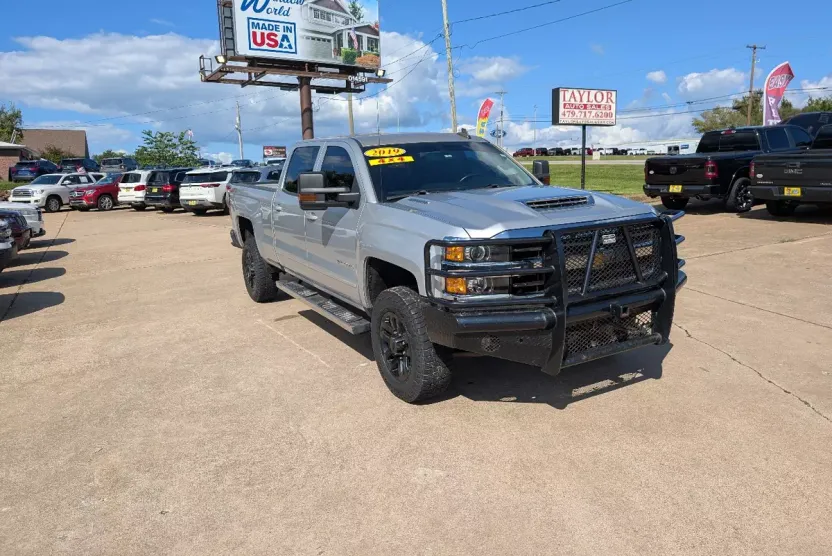 2019 Chevrolet Silverado 2500HD LT photo 1
