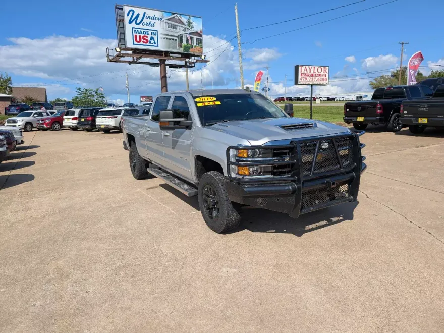 2019 Chevrolet Silverado 2500HD LT photo 1