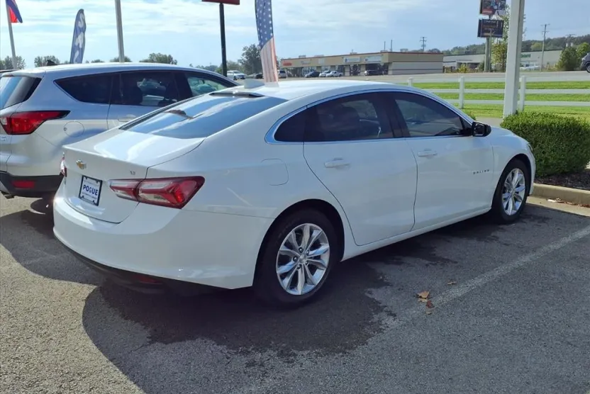 2022 Chevrolet Malibu 1LT photo 1
