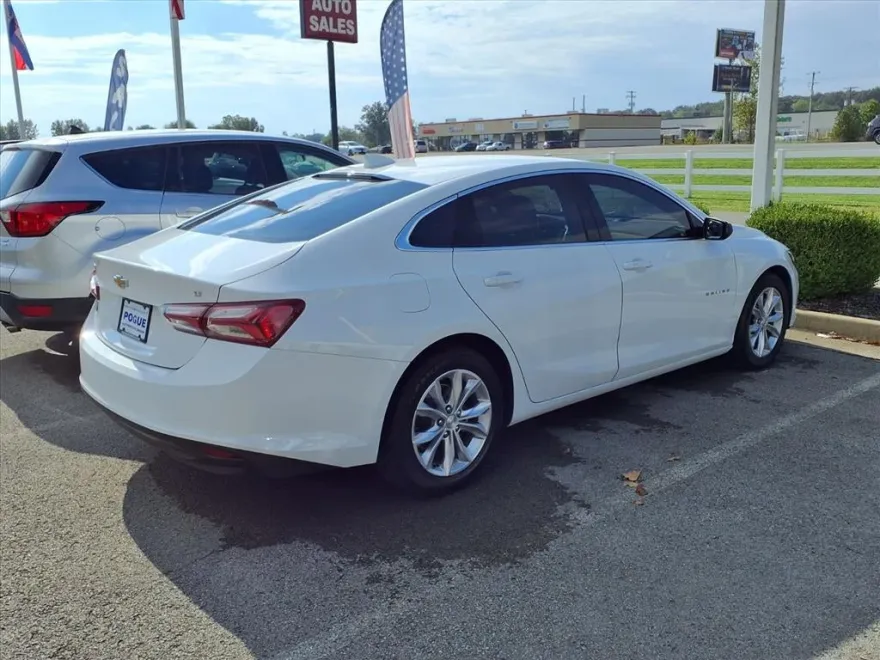 2022 Chevrolet Malibu 1LT photo 1