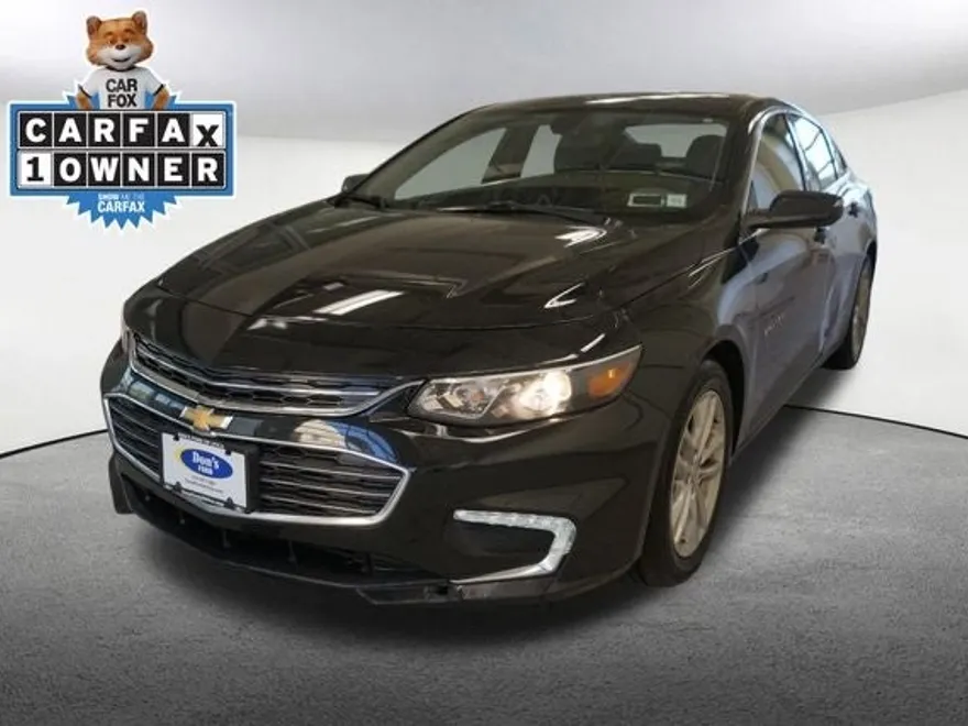 2017 Chevrolet Malibu 1LT photo 1