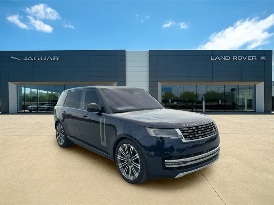 2023 Land Rover Range Rover SE photo 1