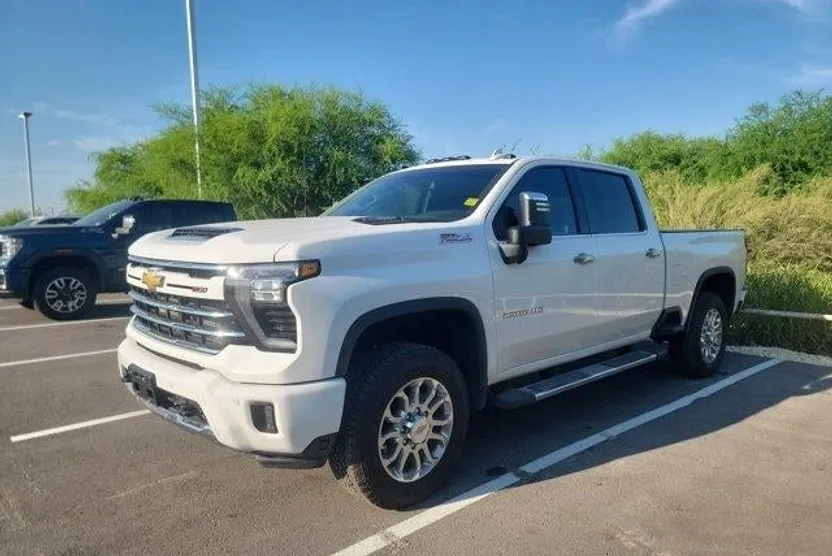 2025 Chevrolet Silverado 2500HD LTZ photo 1