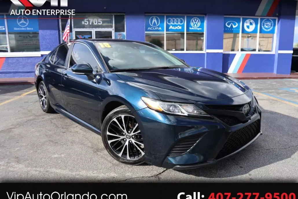 2018 Toyota Camry XLE photo 1
