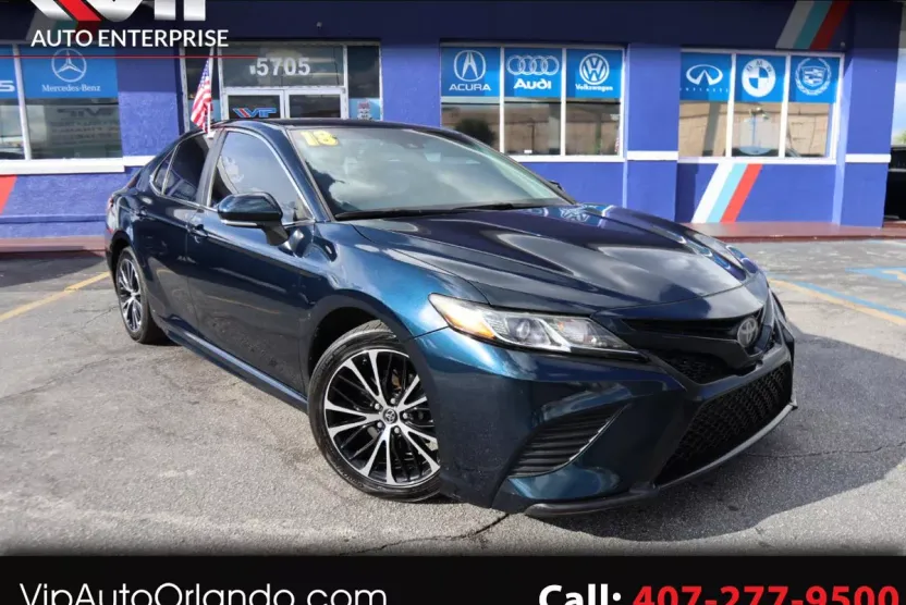 2018 Toyota Camry XLE photo 1