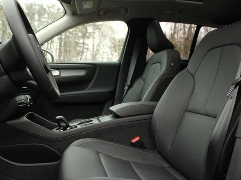 2025 Volvo XC40 Core photo 4