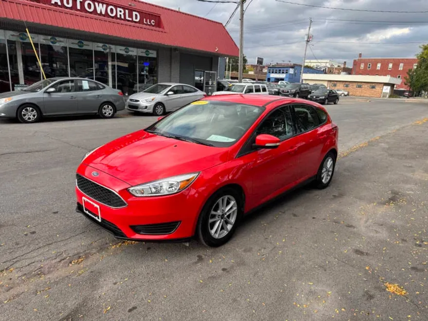 2017 Ford Focus SE photo 1