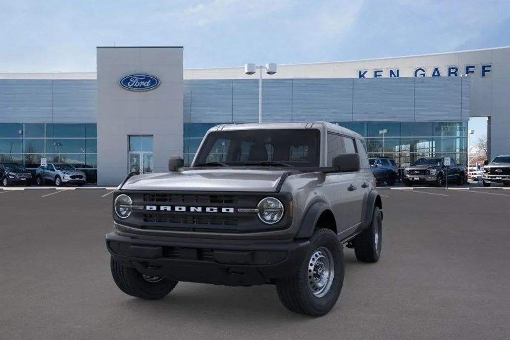 2025 Ford Bronco Base photo 1