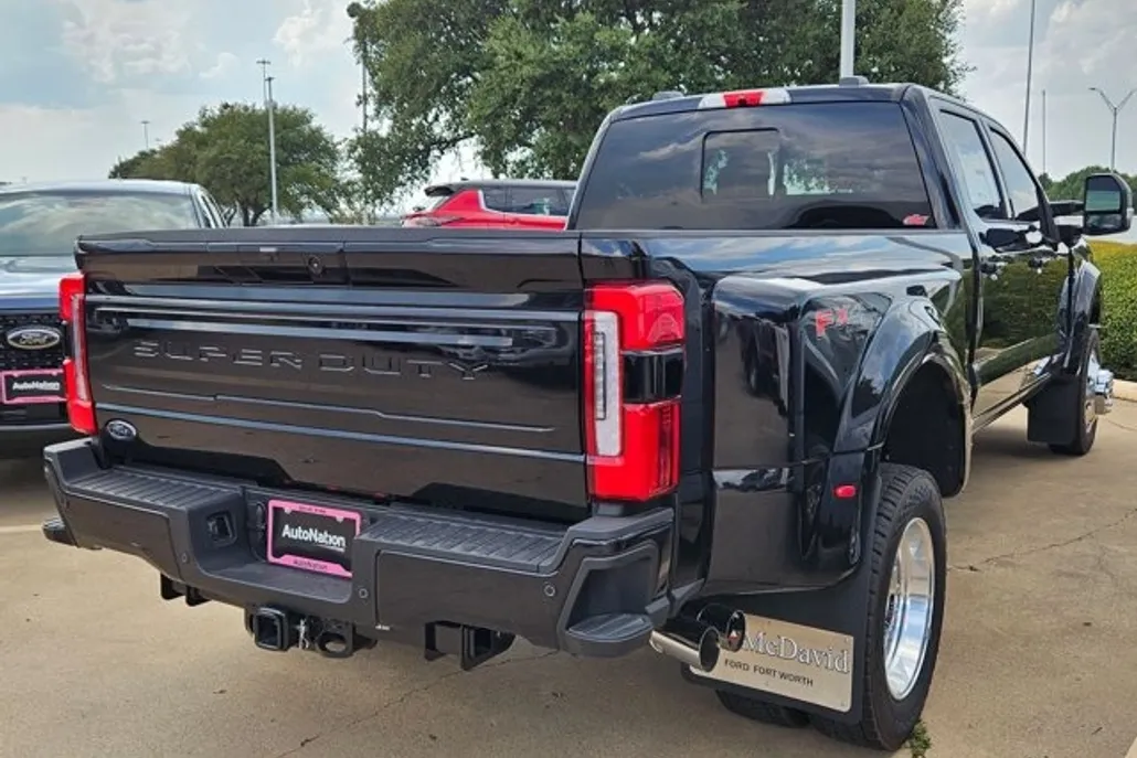 2025 Ford F-450 Platinum photo 1