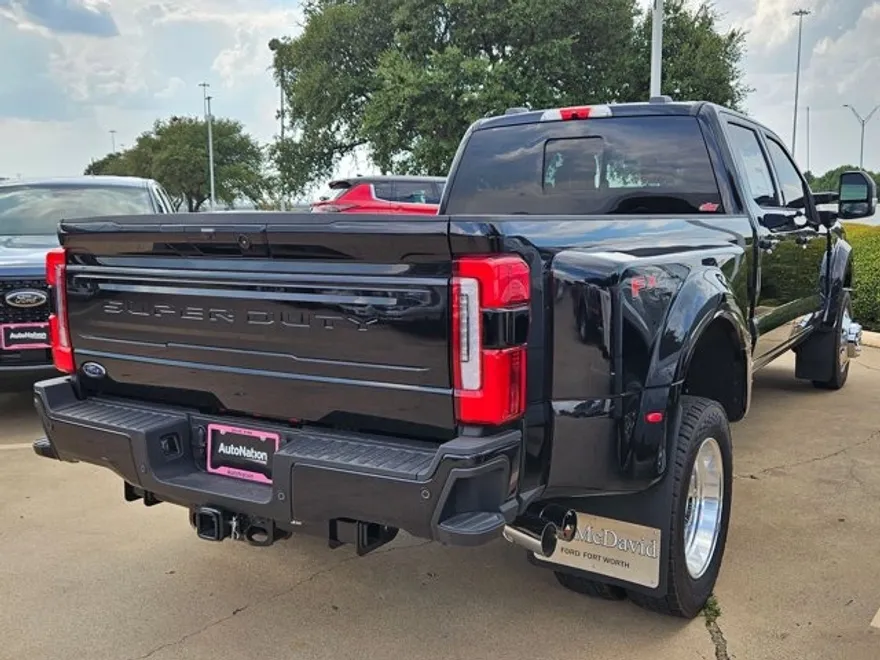 2025 Ford F-450 Platinum photo 1