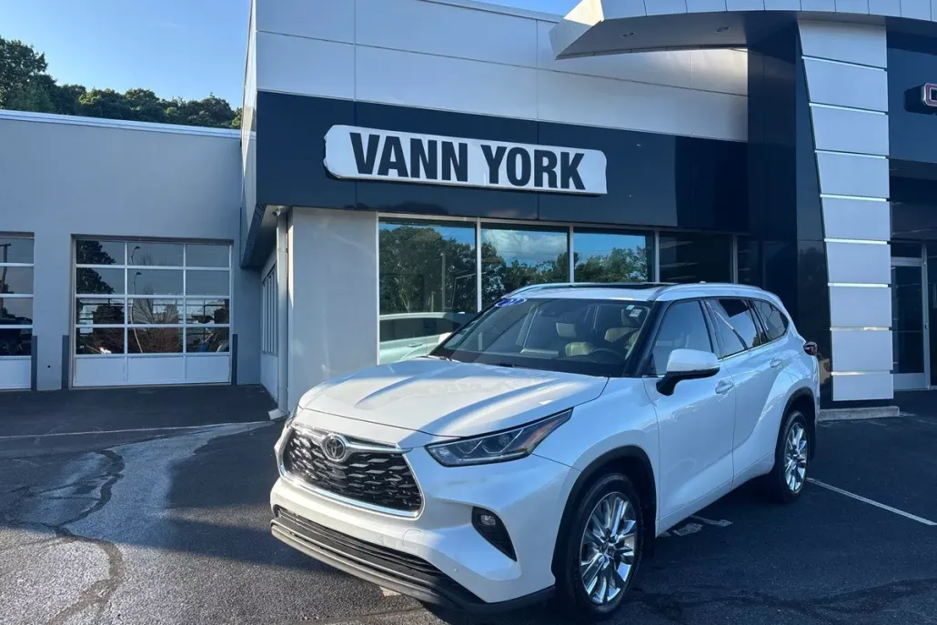 2022 Toyota Highlander Limited photo 1