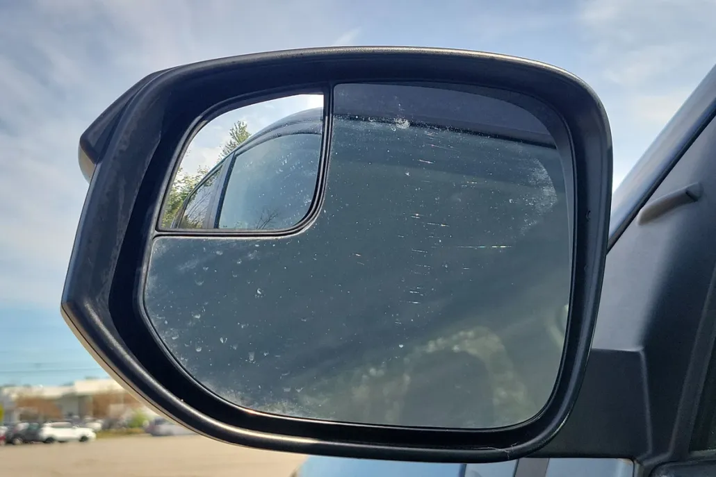 2018 Toyota RAV4 LE photo 1