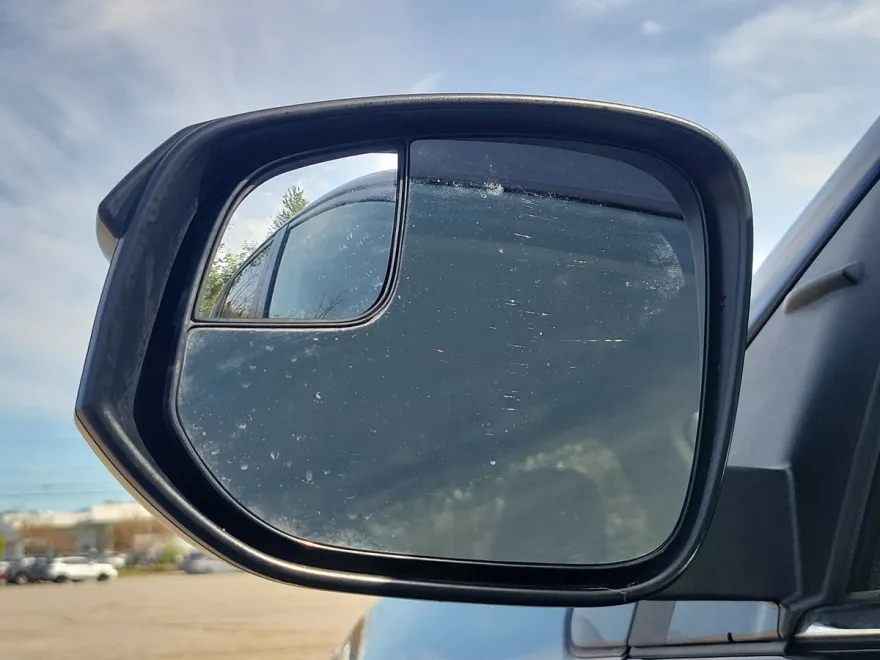 2018 Toyota RAV4 LE photo 1