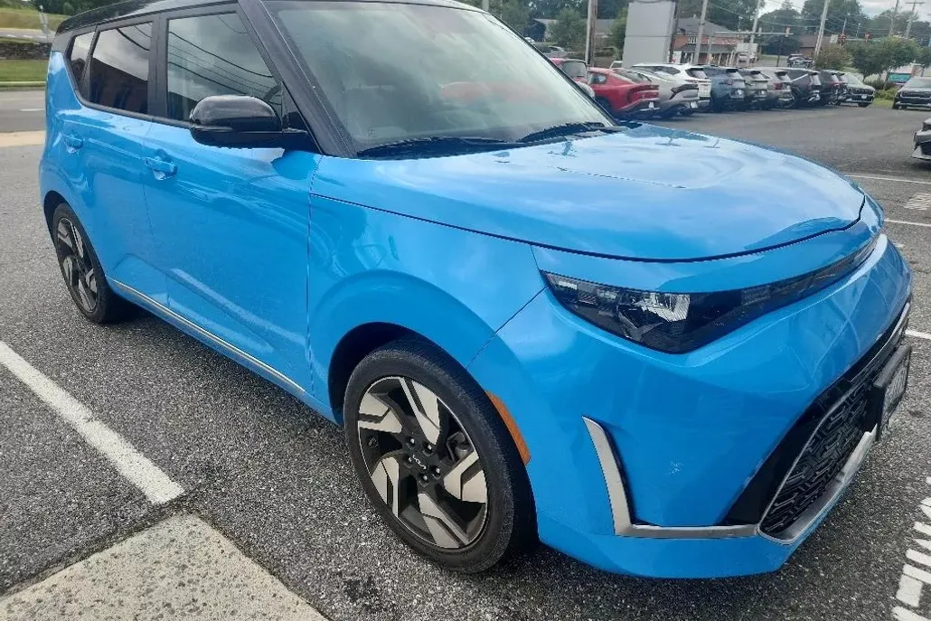 2023 Kia Soul GT-Line photo 1