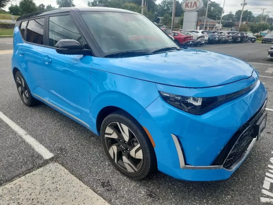 2023 Kia Soul GT-Line photo 1