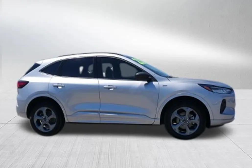 2023 Ford Escape ST-Line photo 1