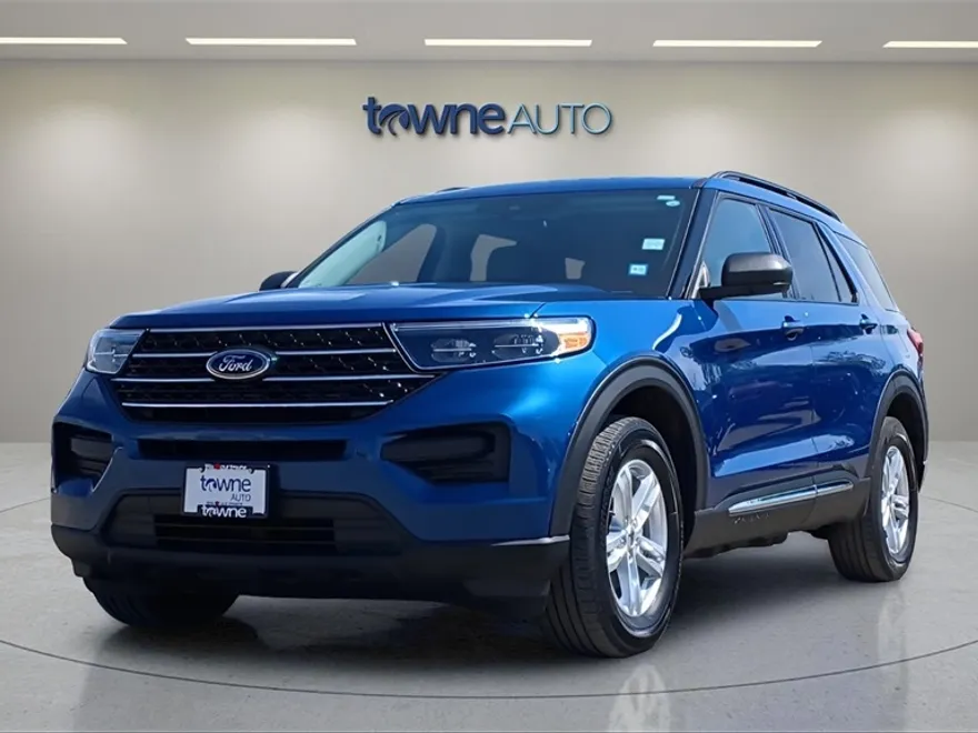 2023 Ford Explorer XLT photo 1