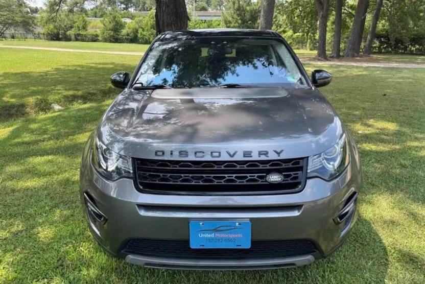 2017 Land Rover Discovery Sport HSE photo 1