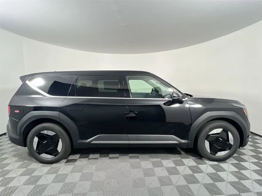 2026 Kia EV9 Light Long Range photo 1
