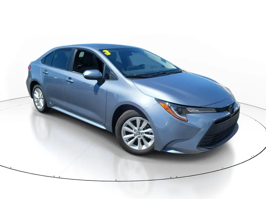 2023 Toyota Corolla LE photo 1